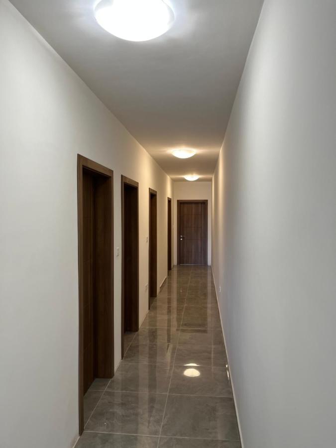 3 Bedroom Apartment - Walking Distance From Airport Gudja Eksteriør billede