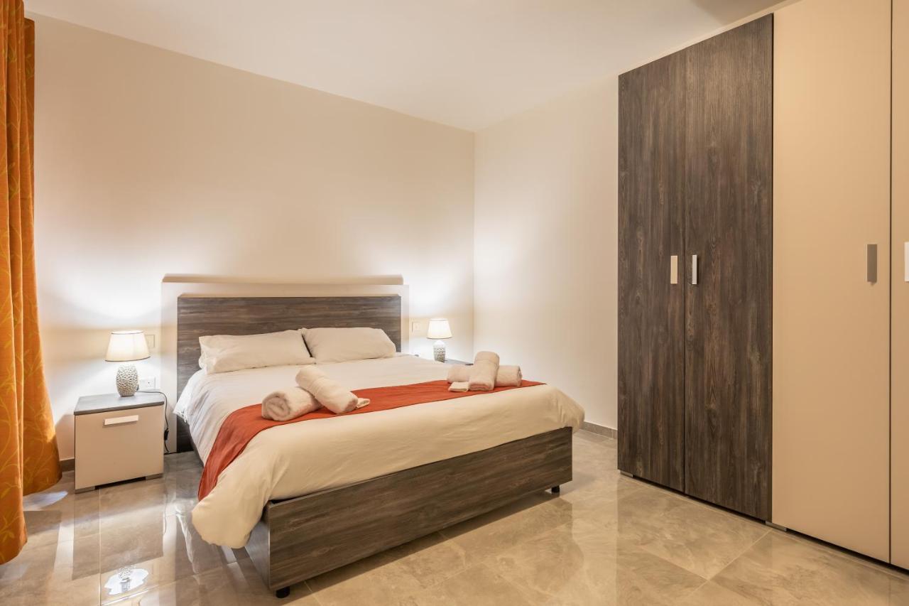 3 Bedroom Apartment - Walking Distance From Airport Gudja Eksteriør billede