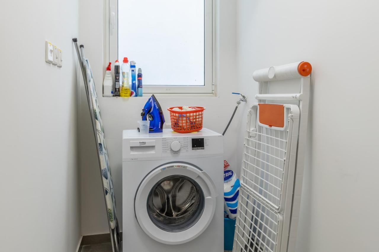 3 Bedroom Apartment - Walking Distance From Airport Gudja Eksteriør billede